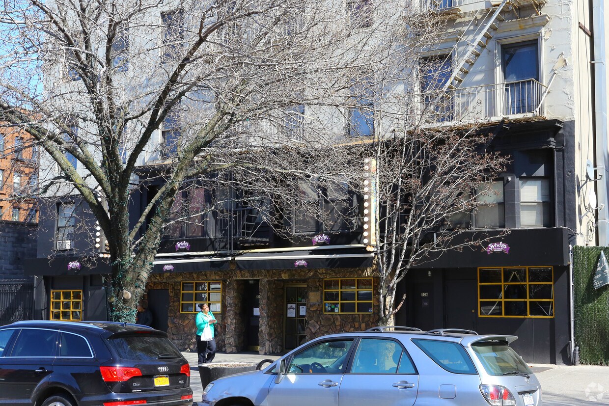 Building Photo - 328 Lenox Ave