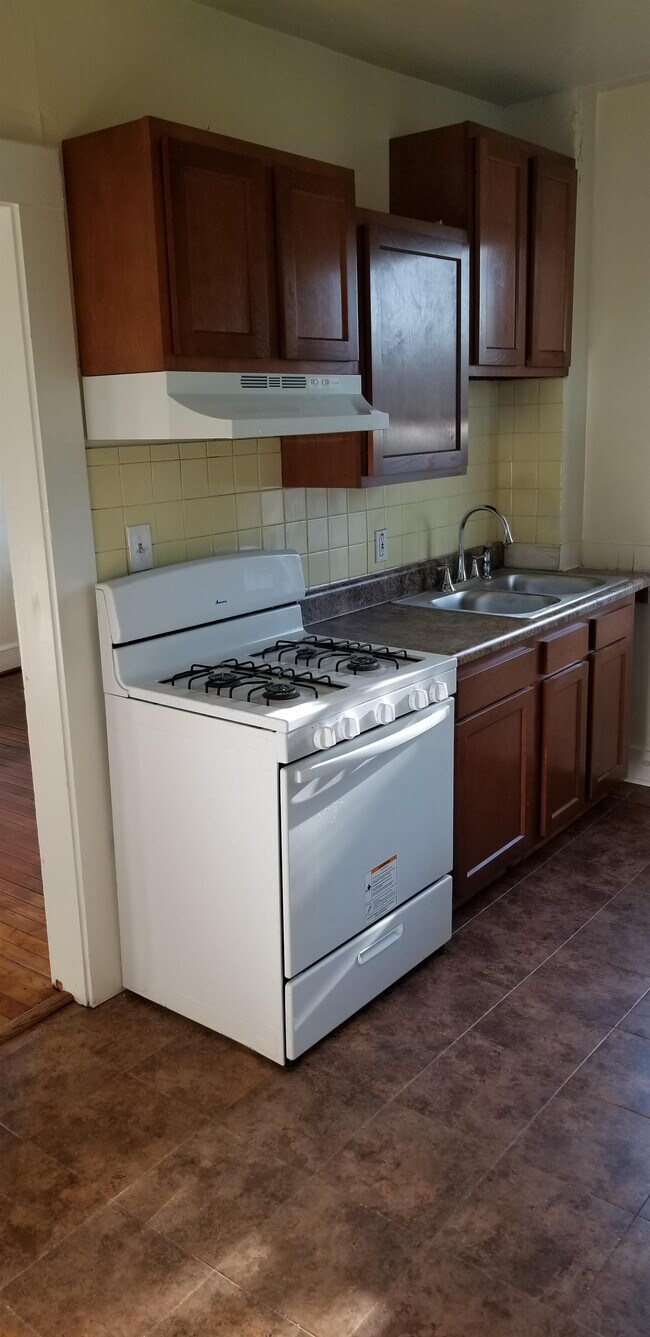 Building Photo - 306 W 35th St