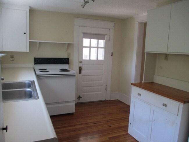 Building Photo - Charming 2br 1ba Condo in Five Points! Ava...