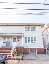 Building Photo - 136 Suburbia Terrace