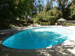 Foto del edificio - 7131 Farralone Ave