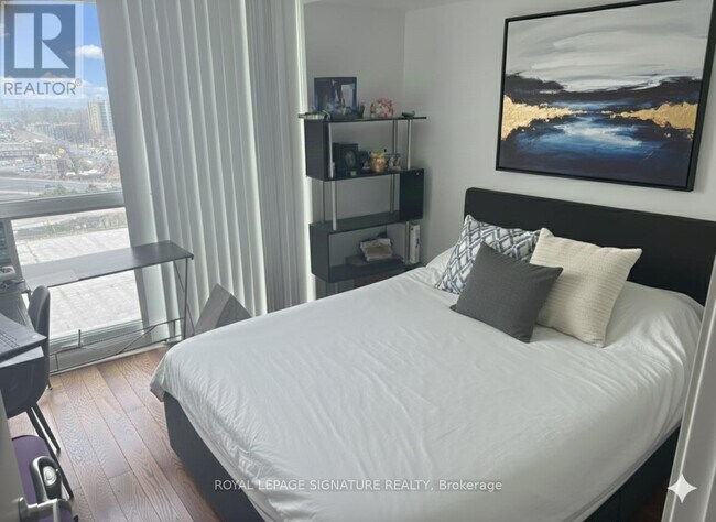 Photo du bâtiment - 205 Sherway Gardens Rd