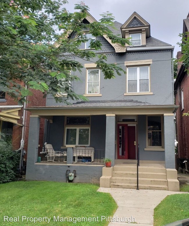 Building Photo - 729 N St Clair St
