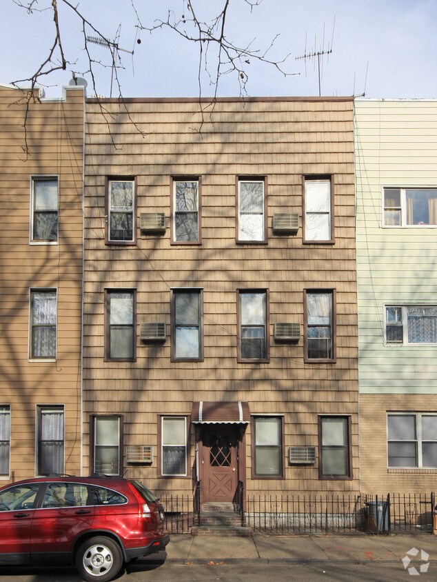 Primary Photo - 217 Nassau Ave