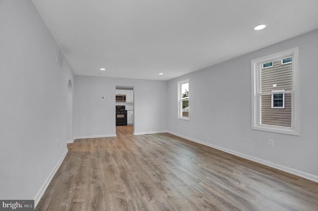 Building Photo - 605 Mace Ave