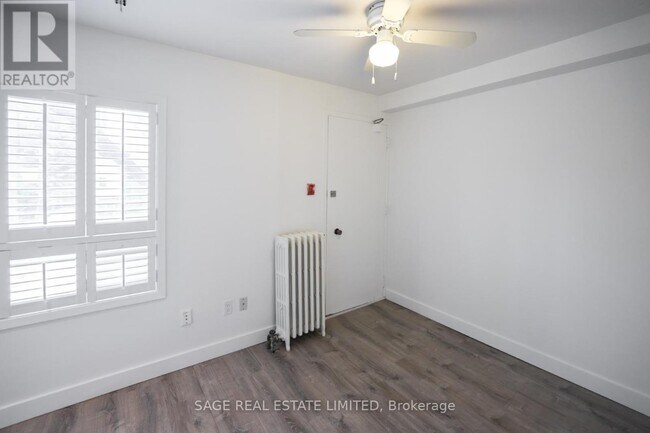 Photo du bâtiment - 8 Brookmount Rd