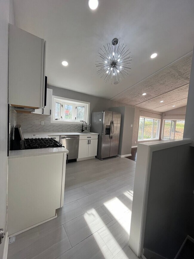 Foto del edificio - Bright 3 BR/2 BA Single-Family Home in Gle...