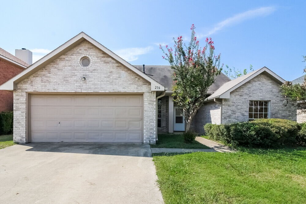 Foto principal - 216 Stone Creek Blvd
