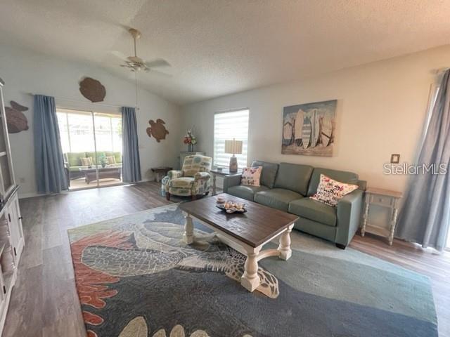 Foto del edificio - 2427 Chestnut Terrace