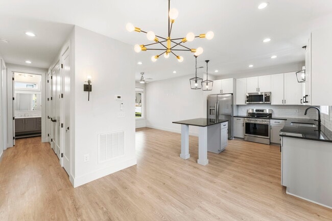 Medford Mews, Carriage House 317 - Medford Mews, Carriage House 317