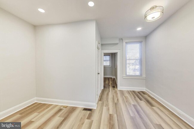 Foto del edificio - 230 N Monastery Ave