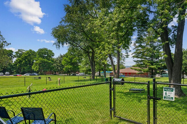 Foto del edificio - Suburban Park