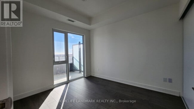 Building Photo - 715 Davis Dr