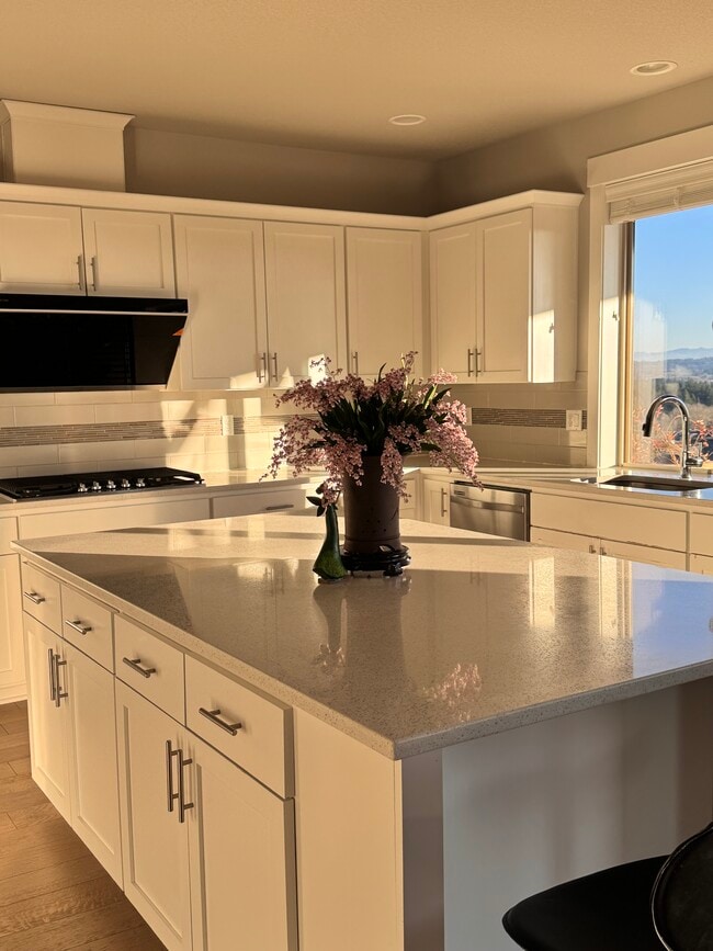 Building Photo - 12050 SW Autumnview St