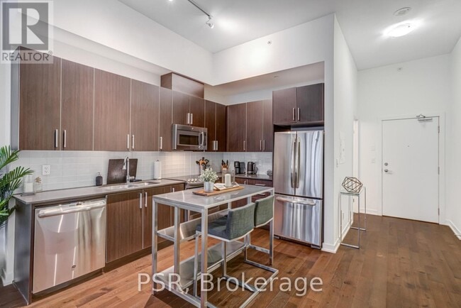 Building Photo - 20 Bruyeres Mews