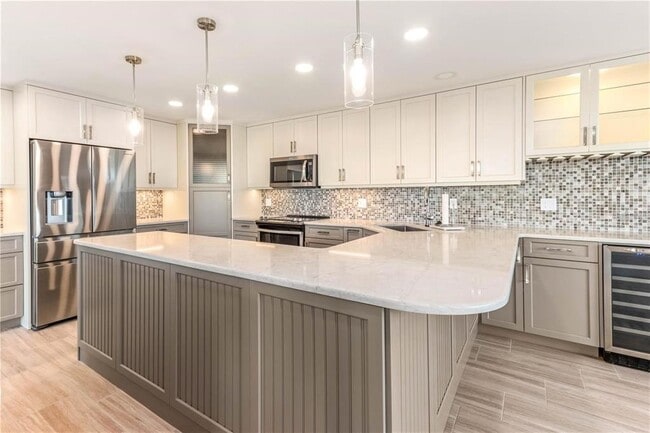Building Photo - 736 Island Way