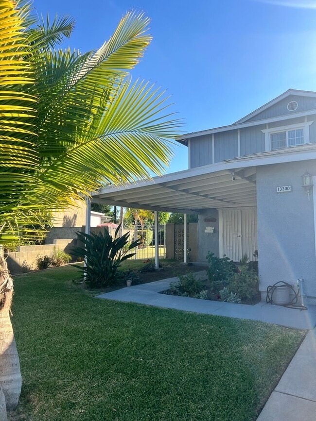 Foto del edificio - Spacious 2-Story House in Whittier
