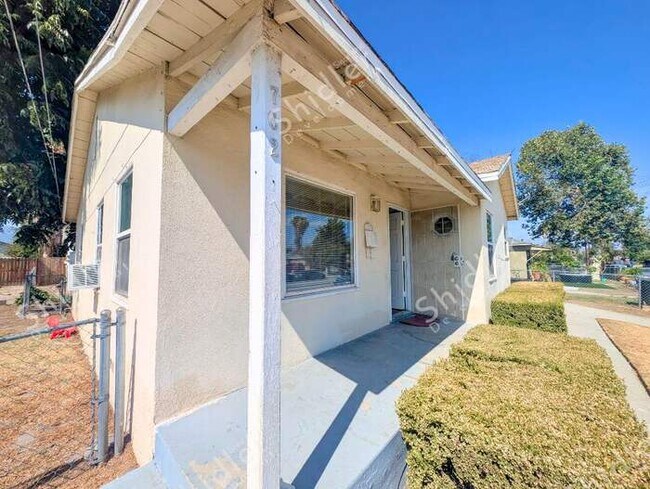 Foto del edificio - 2 Bedroom 1 Bath with Laundry