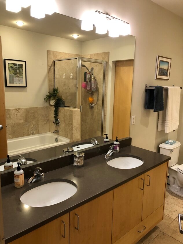 Foto principal - 3104 W Lake St