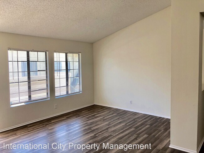 Foto del edificio - 1048 Newport Ave