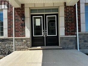 Building Photo - 1259-1259 Lily Cres