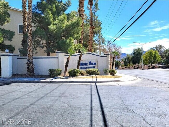 Foto del edificio - Green Valley Condo w/Community Pool!!