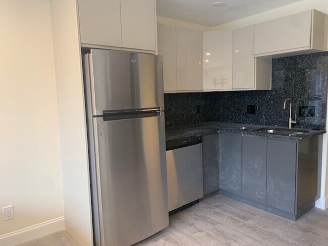 Foto del edificio - Brookline | Studio Available Now | Private Patio | Modern Upgrades