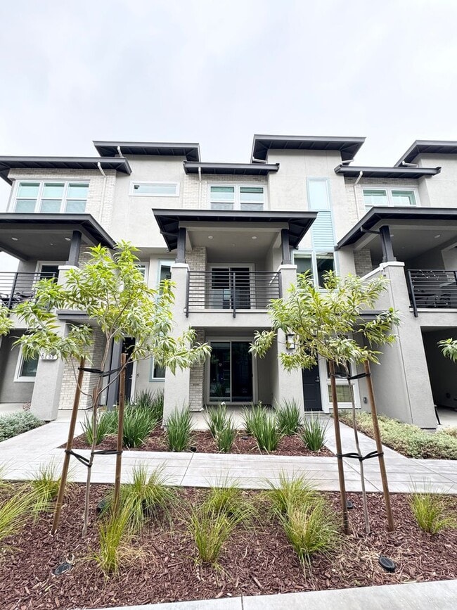 Building Photo - 6296 Dove Ave