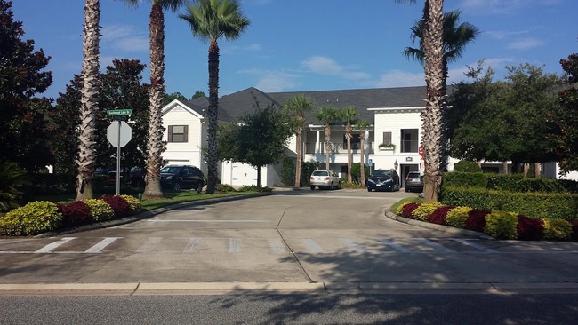 Foto del edificio - Belle Haven 2-Bedroom Condo with Pond View...
