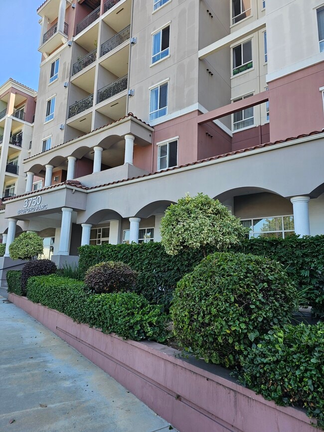 Building Photo - 3750 Santa Rosalia Dr