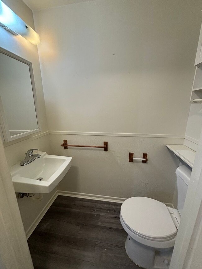 Building Photo - 3 Bedroom Townhouse in South Park