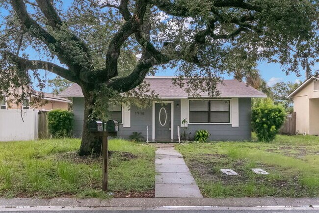 Building Photo - NEWLY RENOVATED Home For Rent in St Peters...