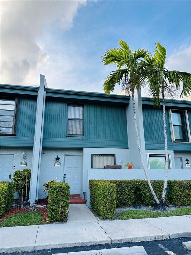 1168 NW 97th Ave, Pembroke Pines, FL 33024 Townhouse for Rent in