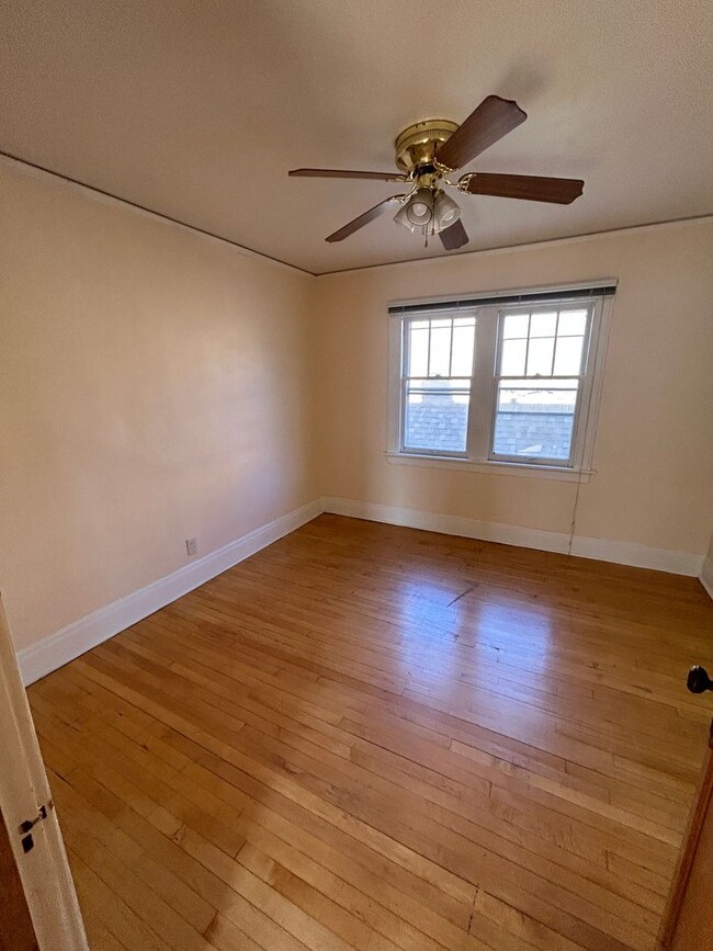 Building Photo - 2372N70K