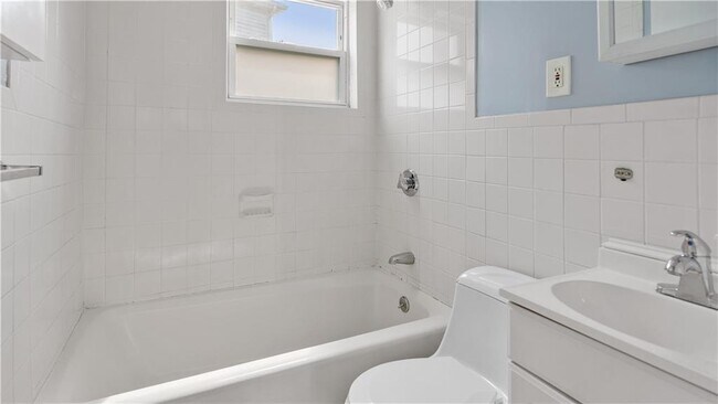 Building Photo - 22 Forest Ave