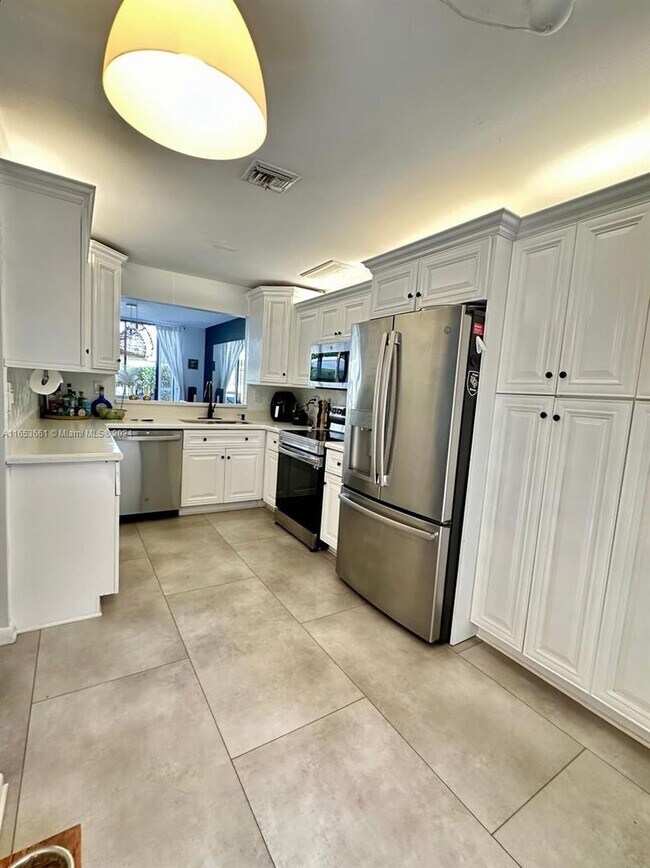 Building Photo - 9711 Costa Del Sol Blvd