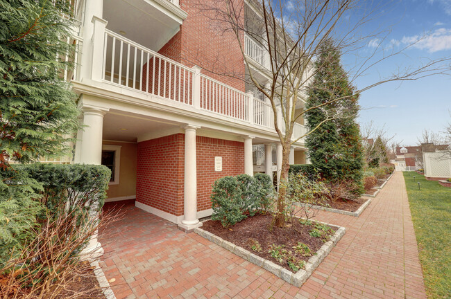 Building Photo - 51 Forest Ave