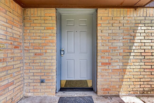 Foto del edificio - 2523 Creekway Cir