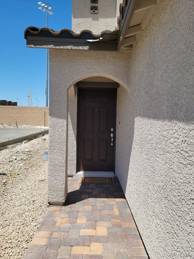 Building Photo - NICE 4 BEDROOM HOME IN CENTENNIAL HILLS-NO...