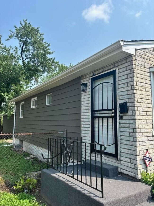 Building Photo - 2019 W Taft St