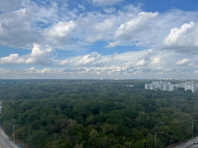 Foto del edificio - 13499 Biscayne Blvd