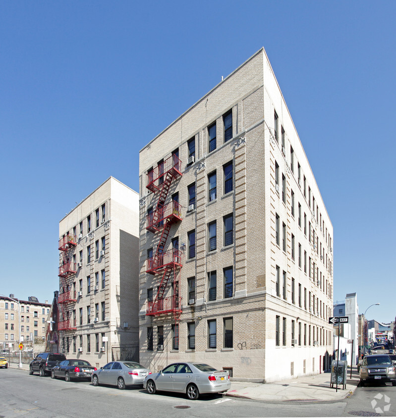 Foto principal - 315-317 E 187th St