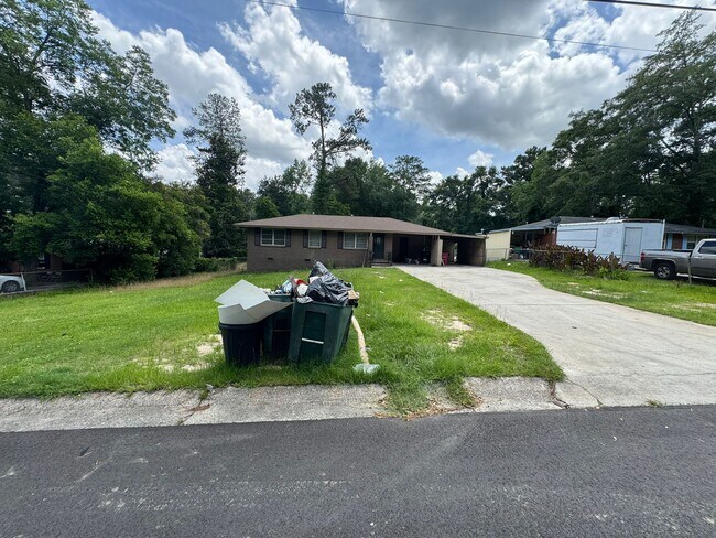 Foto del edificio - 2408 Groveland Cir S