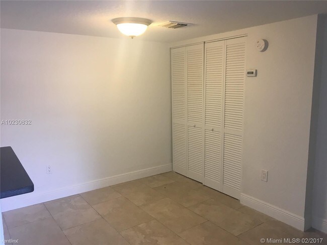 Foto del edificio - 7110 NW 179th St