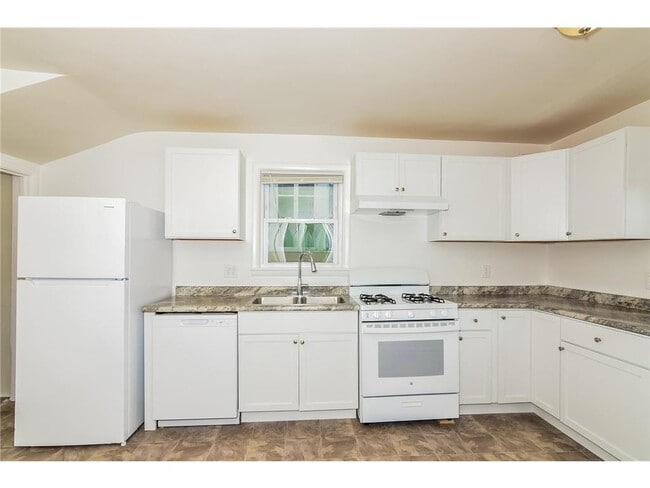 Building Photo - 250 N Irving Ave