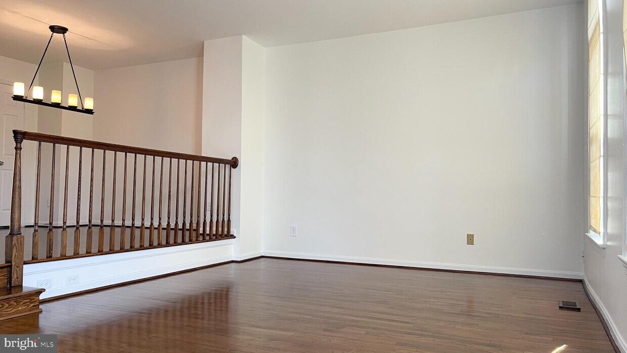 15306 Square Ct, Rockville, MD 20853 Townhome Rentals in