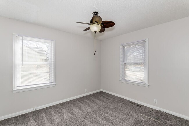 Building Photo - 3 Bedroom near Gordon Parks - Section 8 We...