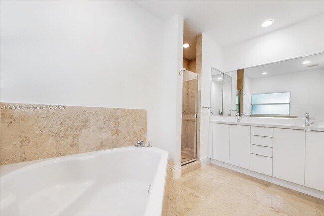 Building Photo - 3101 Oak Ave