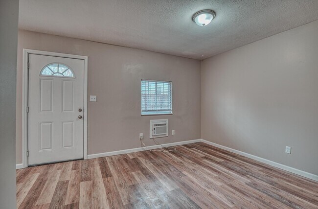 Foto del edificio - 2735 Joyce Ave