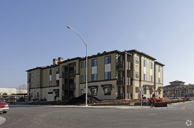 Building Photo - Horizons at Morgan Hill